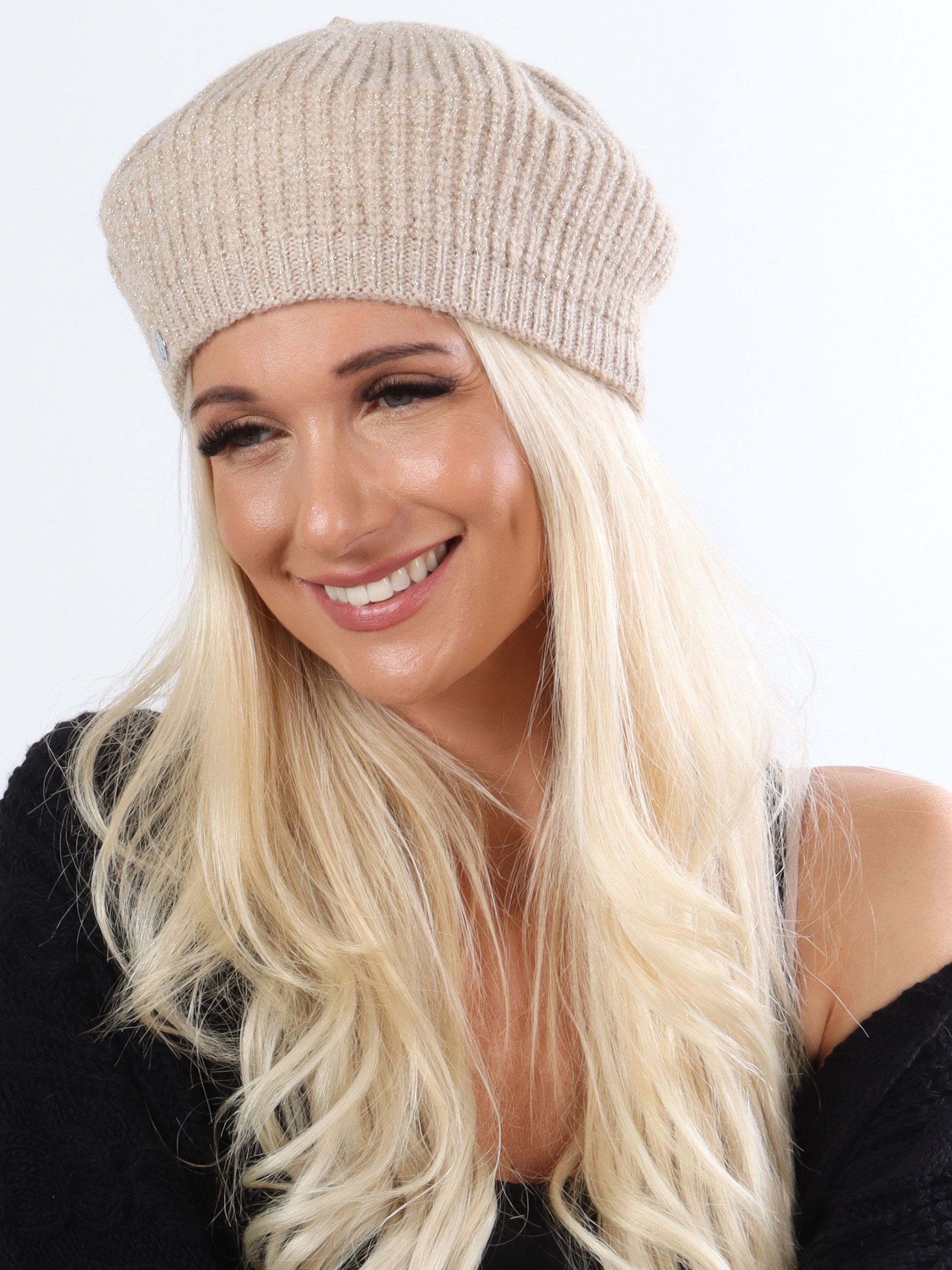 Laia - Stickad alpina mössa med glimmertrådar